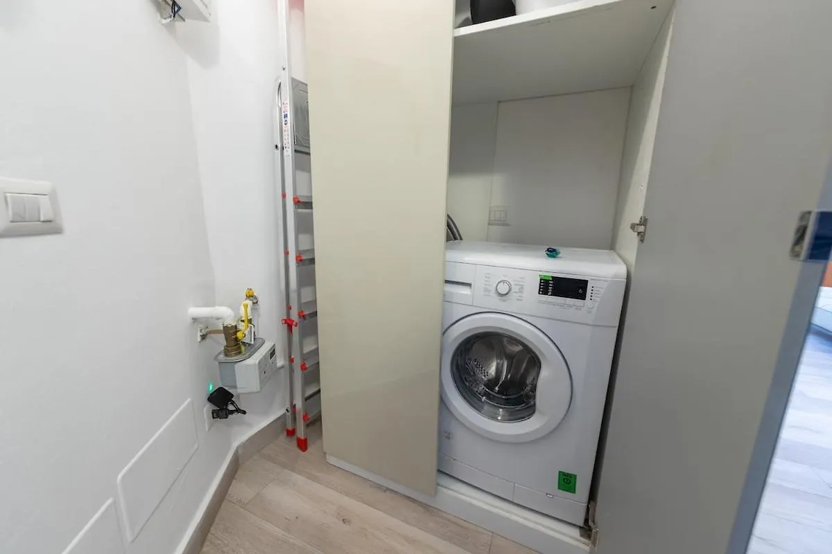Near To Direct Metro To Duomo And Central Station - Quiet Milan Apartment